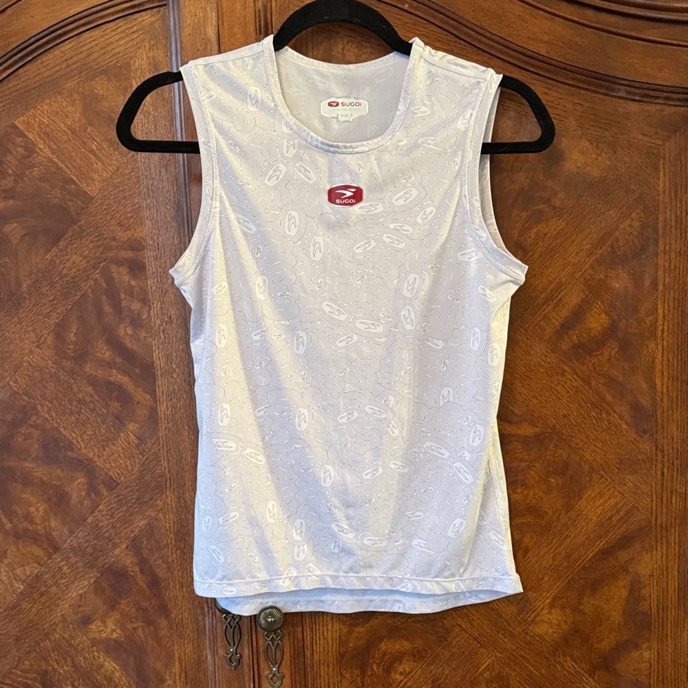 SUGOI White Gray Geometric Design Tank Tee for Women size medium